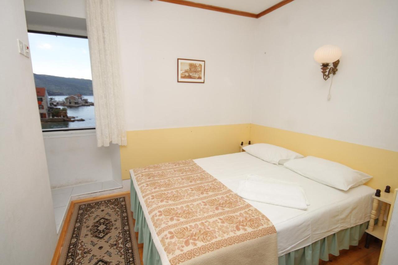 Apartments And Rooms By The Sea Komiza, Vis - 2431 Exterior foto